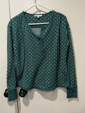 DR2 Women's Long Sleeve Henley Top in Teal with White Diamond Print